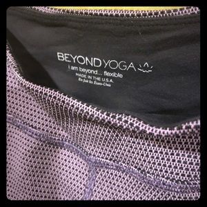 Beyond Yoga light purple print leggings, size M